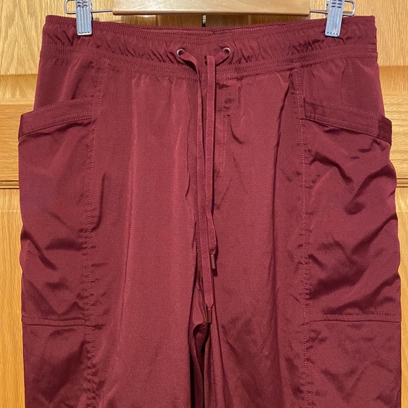 Eddie Bauer maroon lightweight jogger pants womens size med. new condition - Picture 3 of 9